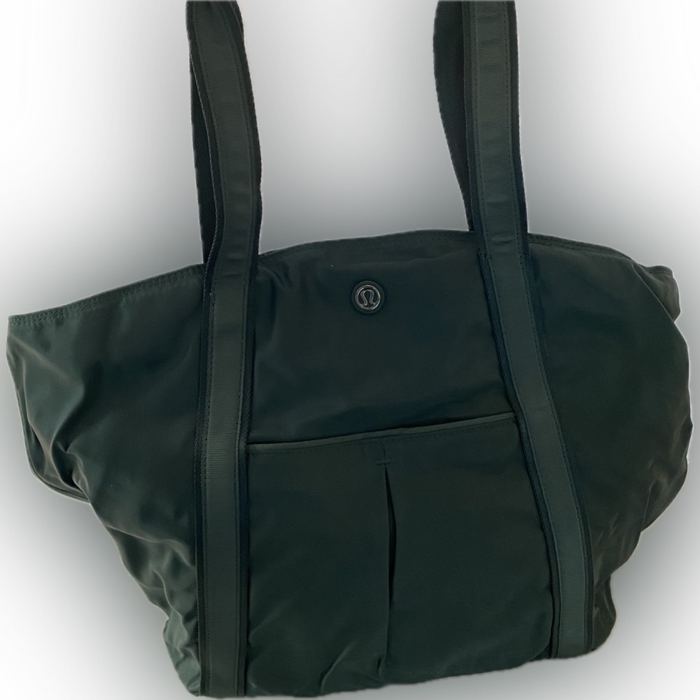 Lululemon Live Free Tote Teal Shadow  used a few times - Picture 5 of 14